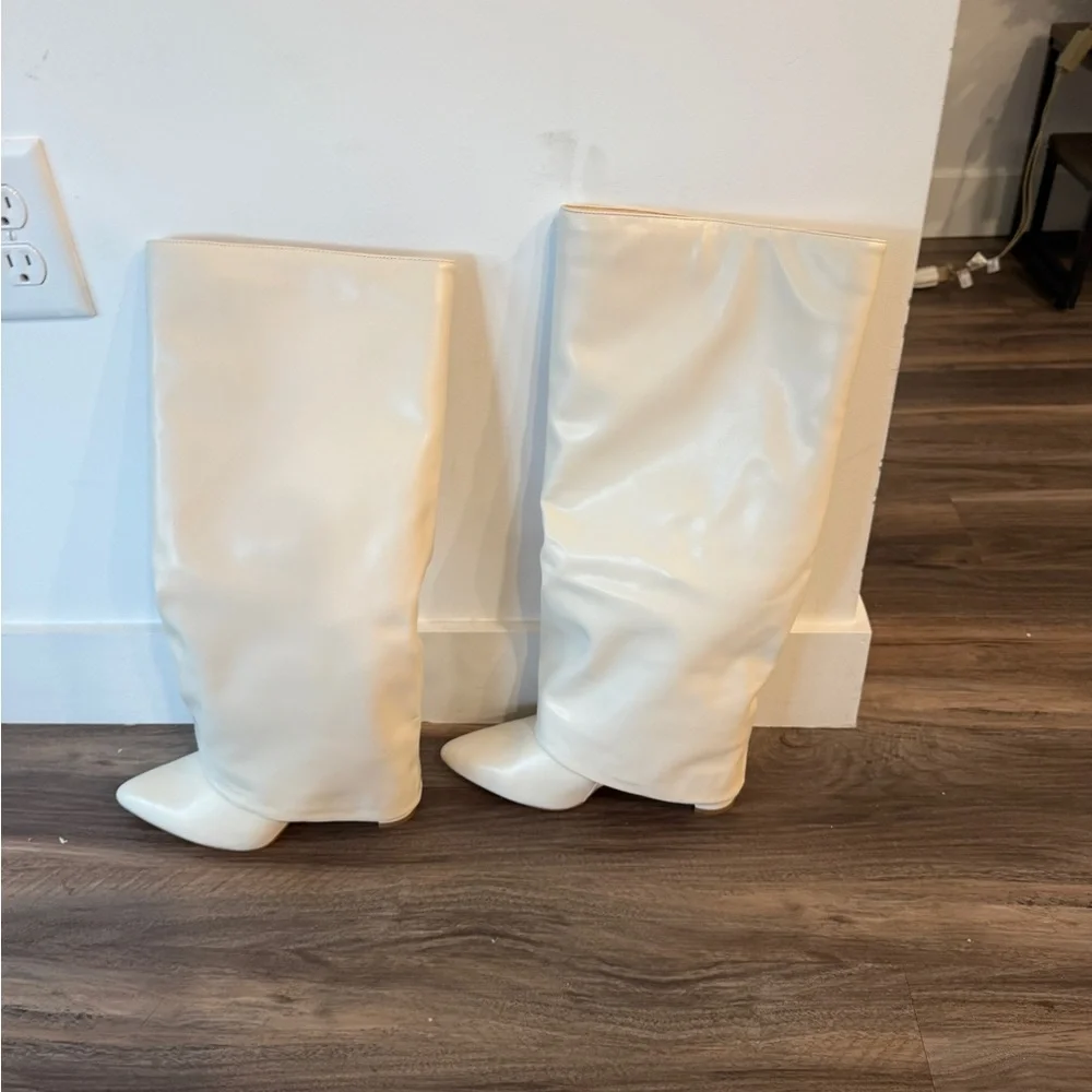 Elegant Cream Knee-High Women's Boots - Picture 3 of 3